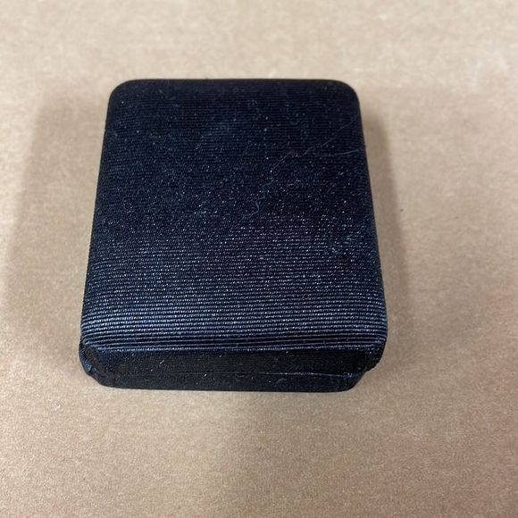 Black and silver cross necklace - Picture 9 of 9